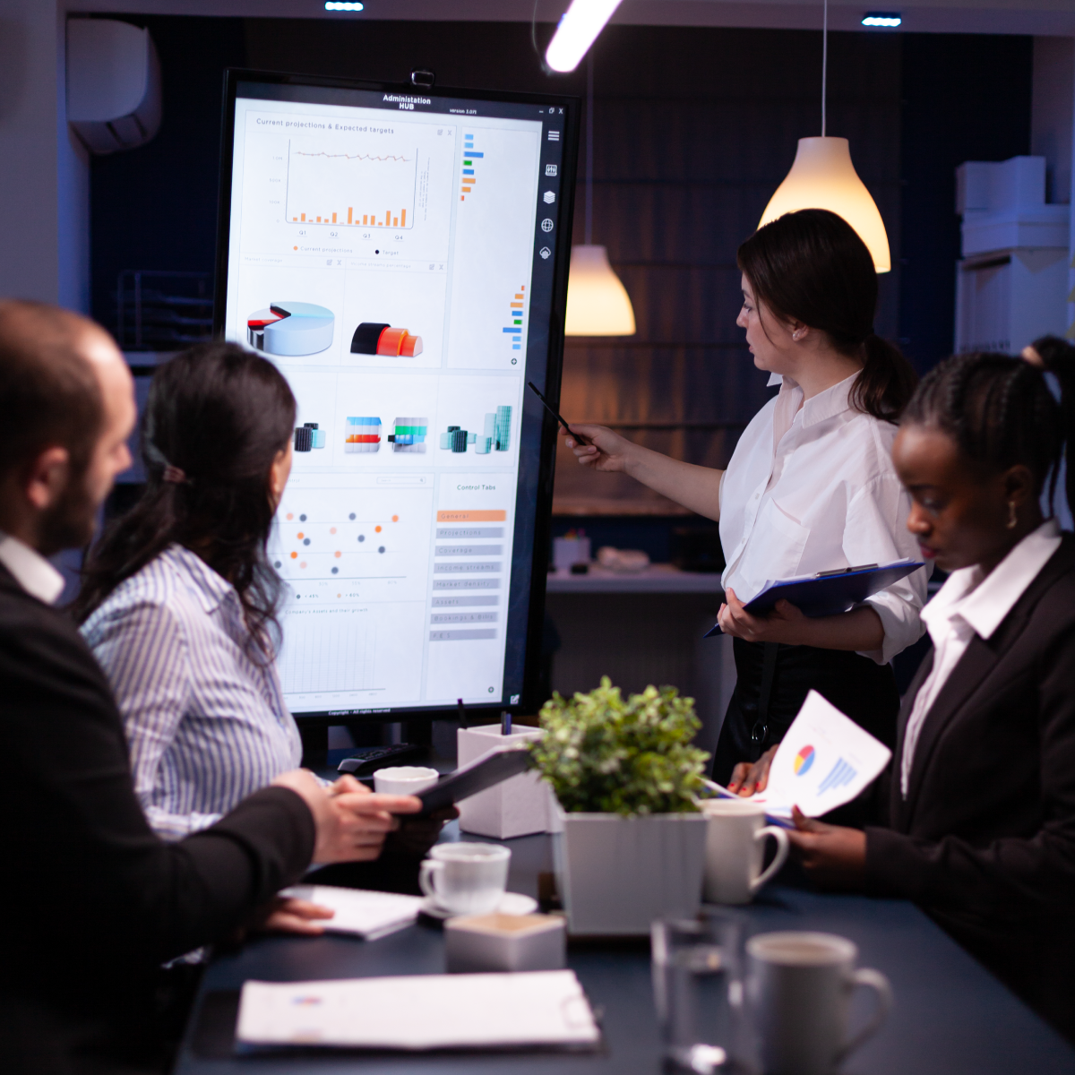 Diseño gráfico estratégico B2B · Compartamos Redes Identificamos necesidades · Diseño Gráfico B2B · Compartamos Redes
